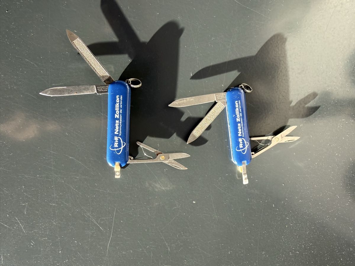 Victorinox Coltelli tascabile: 2 Schweizer Taschenmesser  – Usato da Thalwil venduto da gansjeanjacques 1