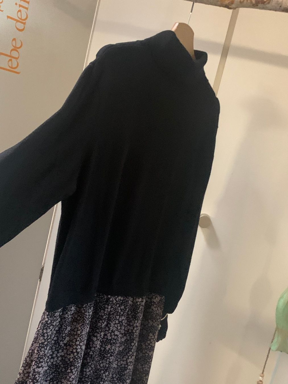 C&A Kleider: Kleid, Grösse L-XL, schwarz mit Blumenmuster – Gebraucht aus St. Gallen von Miousch 1