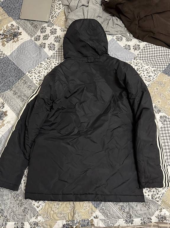 Adidas Giacche: Veste dhiver Adidas - M – Usato da Nyon venduto da lio_5n8l 1