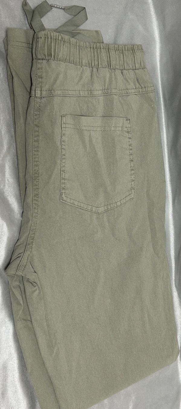 Pantaloni: ***hellgrün Stretch-Hose L *** neuwertig – Nuovo (secondo la descrizione) da Winterthur venduto da stella67