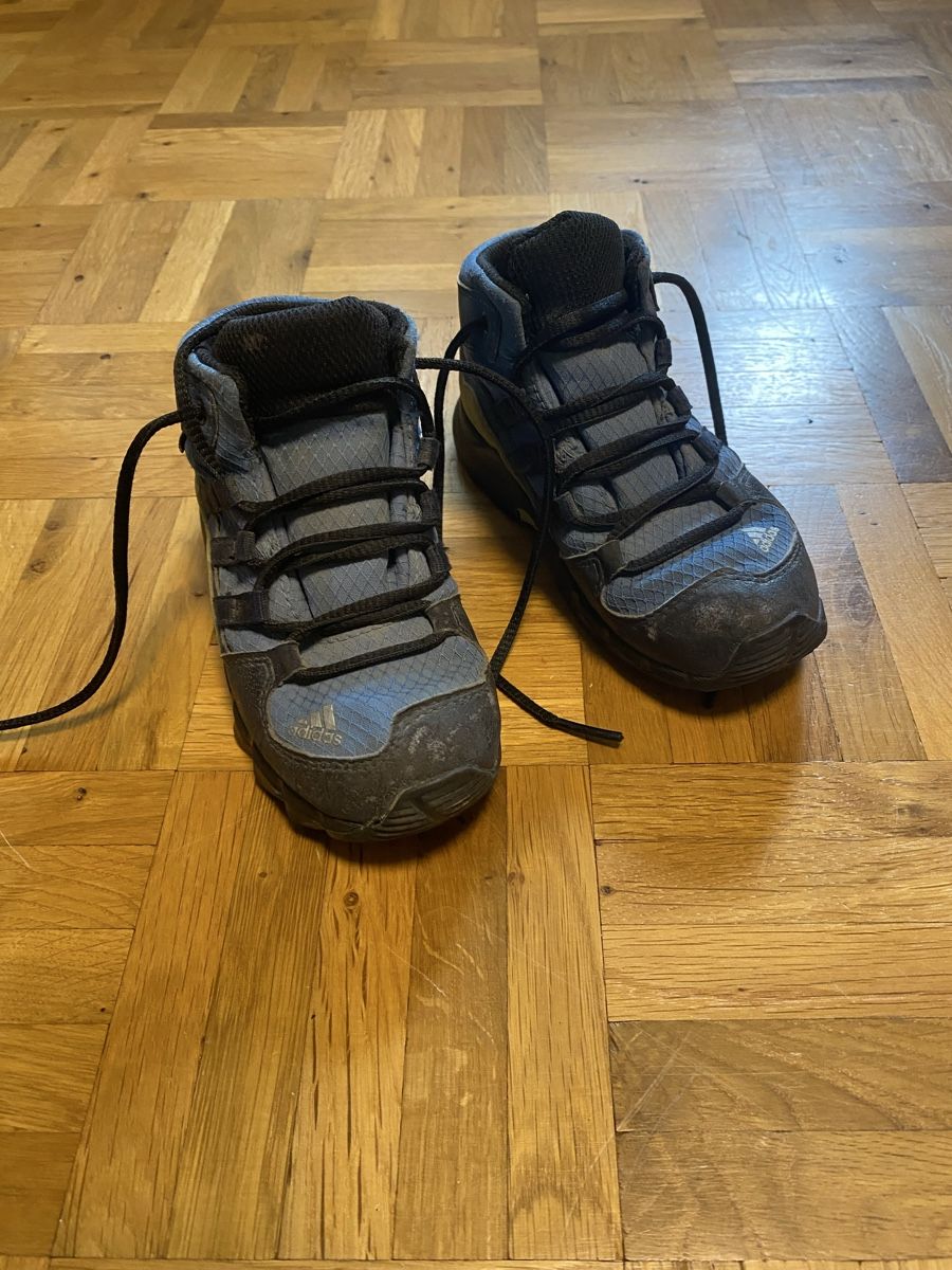 Adidas Scarpe per ragazzi: Kinder Wanderschuhe von Adidas Terrex Gr 25 – Usato da Zizers venduto da dalaub