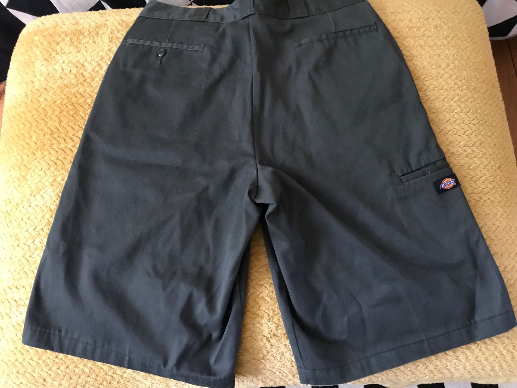 Dickies Pantaloni: Dickies Loose Fit Shorts – Usato da Basel venduto da Michael-Keltoi 3