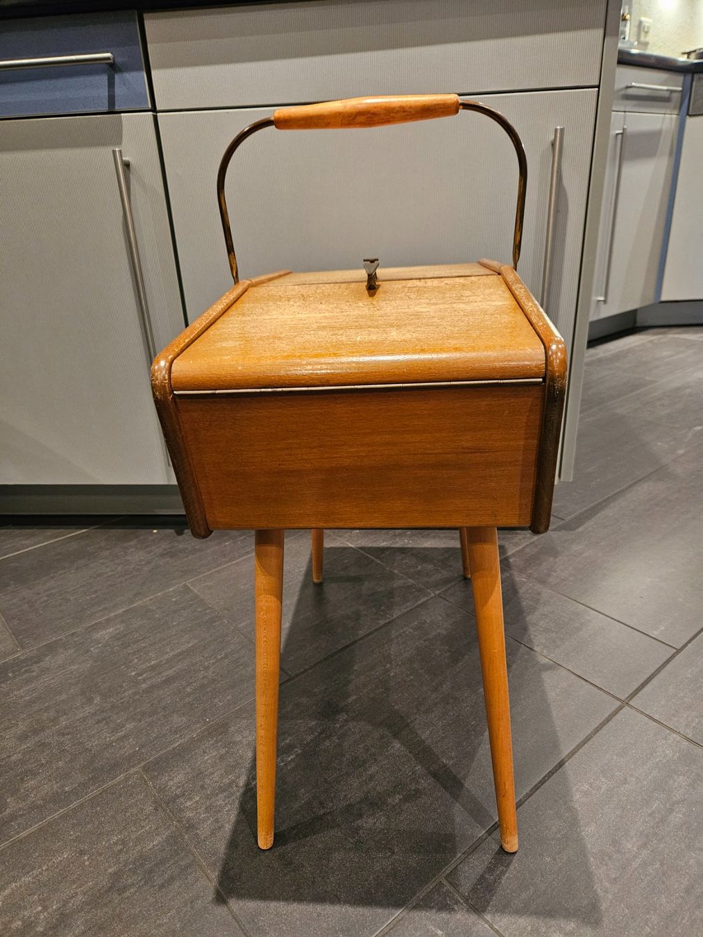 Sonstiges zum Basteln & Handarbeiten: Nähkasten aus Holz – Gebraucht aus Niederbipp von Sira2003 1