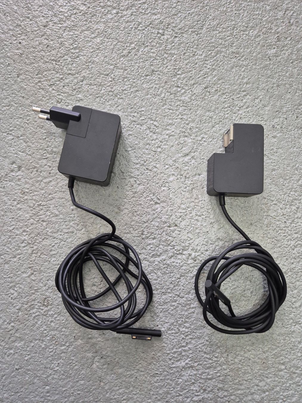 Microsoft Ladegerät: MICROSOFT Surface 24W Power Supply- - Netzteil (Schwarz) – Gebraucht aus Domat Ems von tchnesa