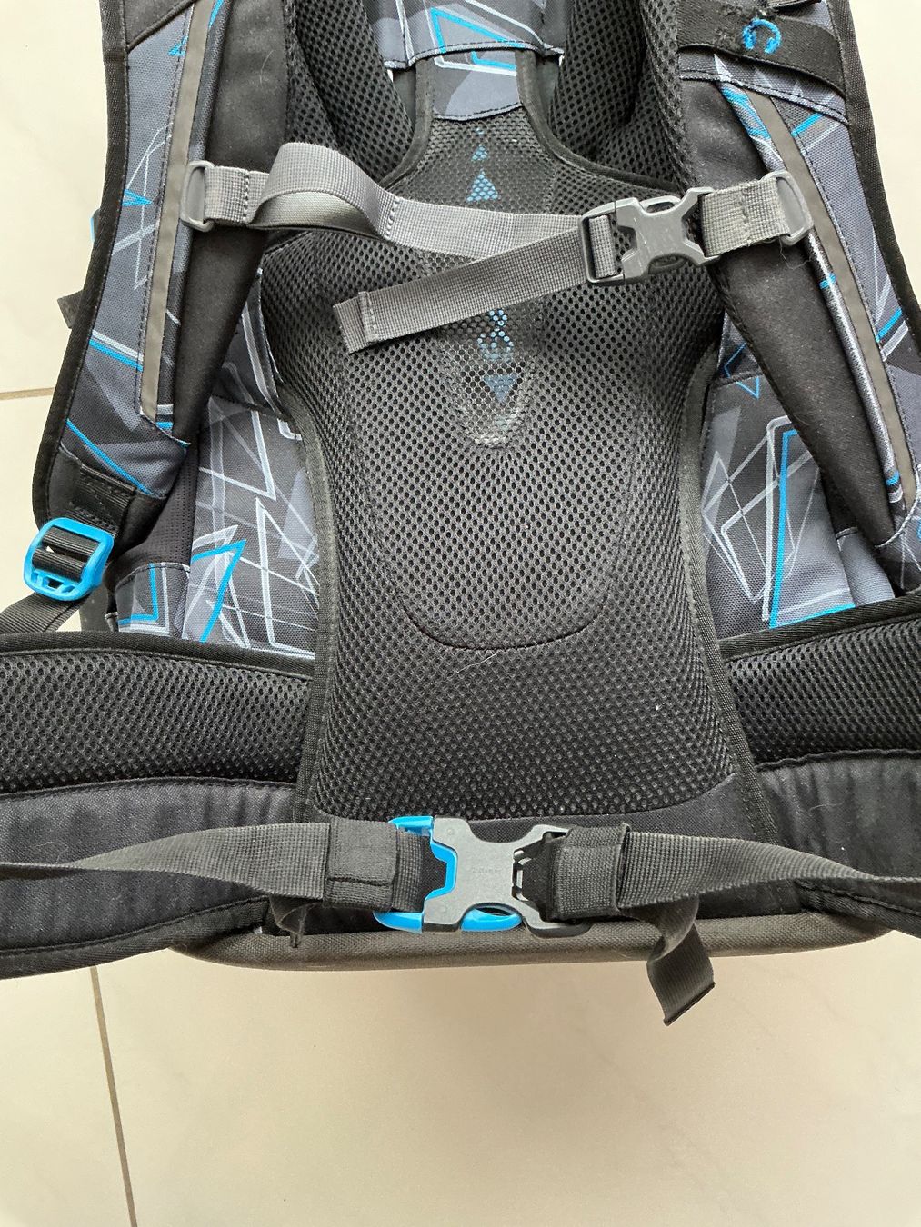 Satch Sacs & sacs à dos: Satch Schulrucksack mit Coolem Airbrush – D'occasion à Biel-Benken BL par Sahra1 3