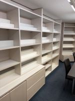 Modulare Showroom- & Ladeneinrichtung mit Schubladen