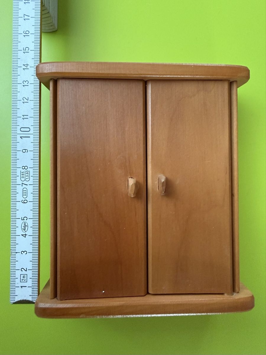 Puppenhäuser & -möbel: Puppenhausmöbel aus Holz – Gebraucht aus Kirchberg BE von wimmler 8