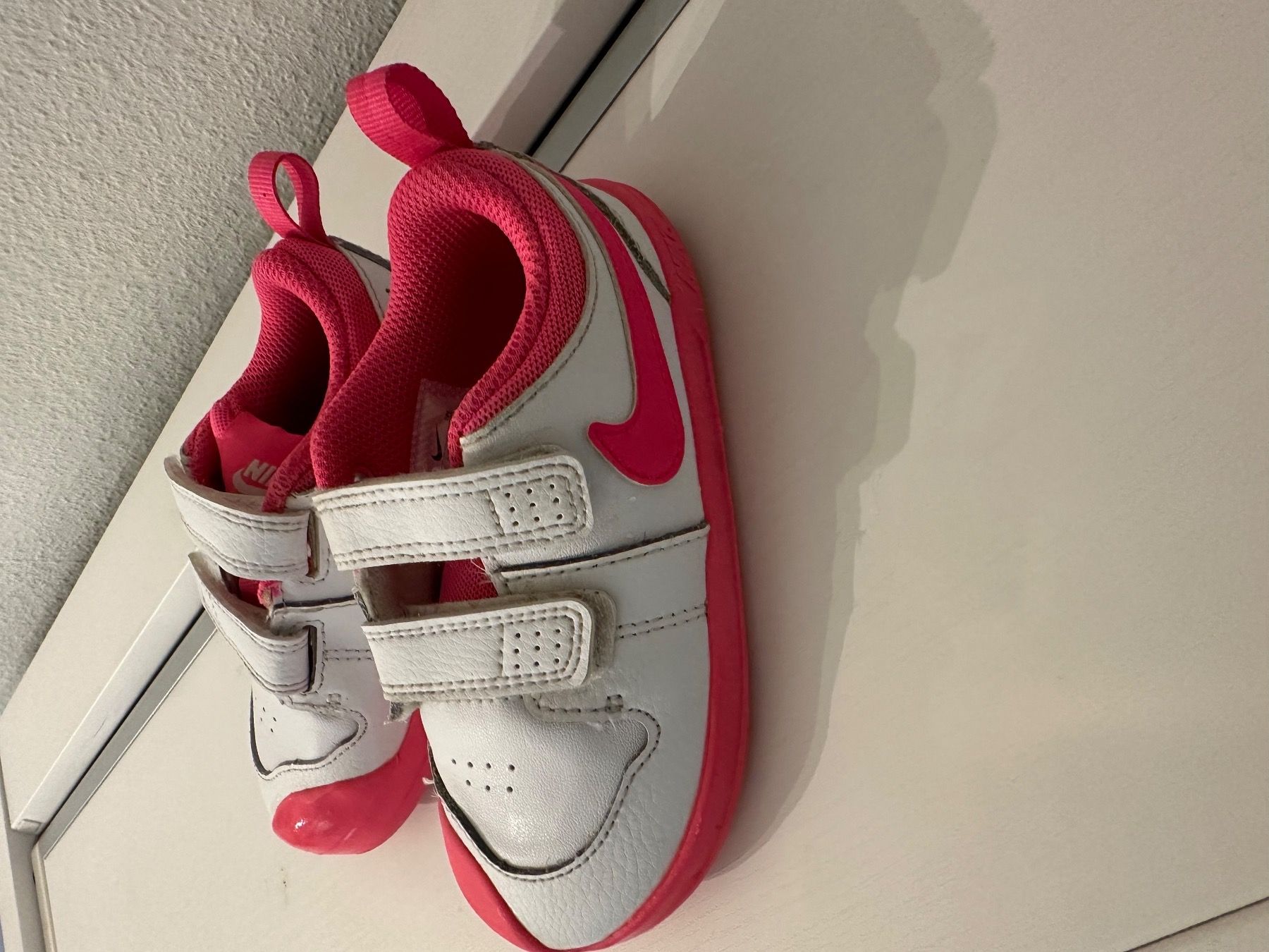 Nike Scarpe per ragazzi: Nike Girl Sneakers 25 – Usato da Zürich venduto da Bybyana