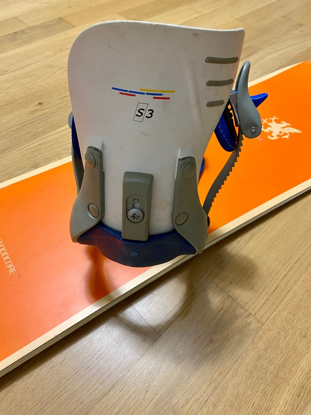 Board: Snowboard "Gothic" mit Salomon-Bindung – Usato da Herisau venduto da Sterod 6