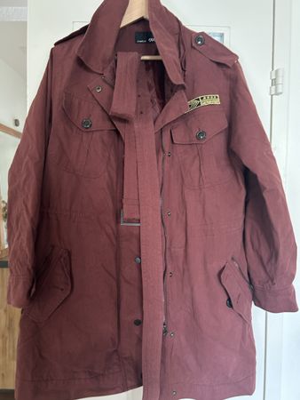 Damen Übergangsmantel / Parka Bordeauxrot mit Gürtel – kniel