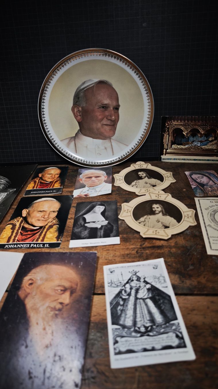 Foto & Immagini: Wunderschöner alter Papst Teller und diversehieligen Bilder – Usato da Gelterkinden venduto da MYSTOREFORYOU4460 7