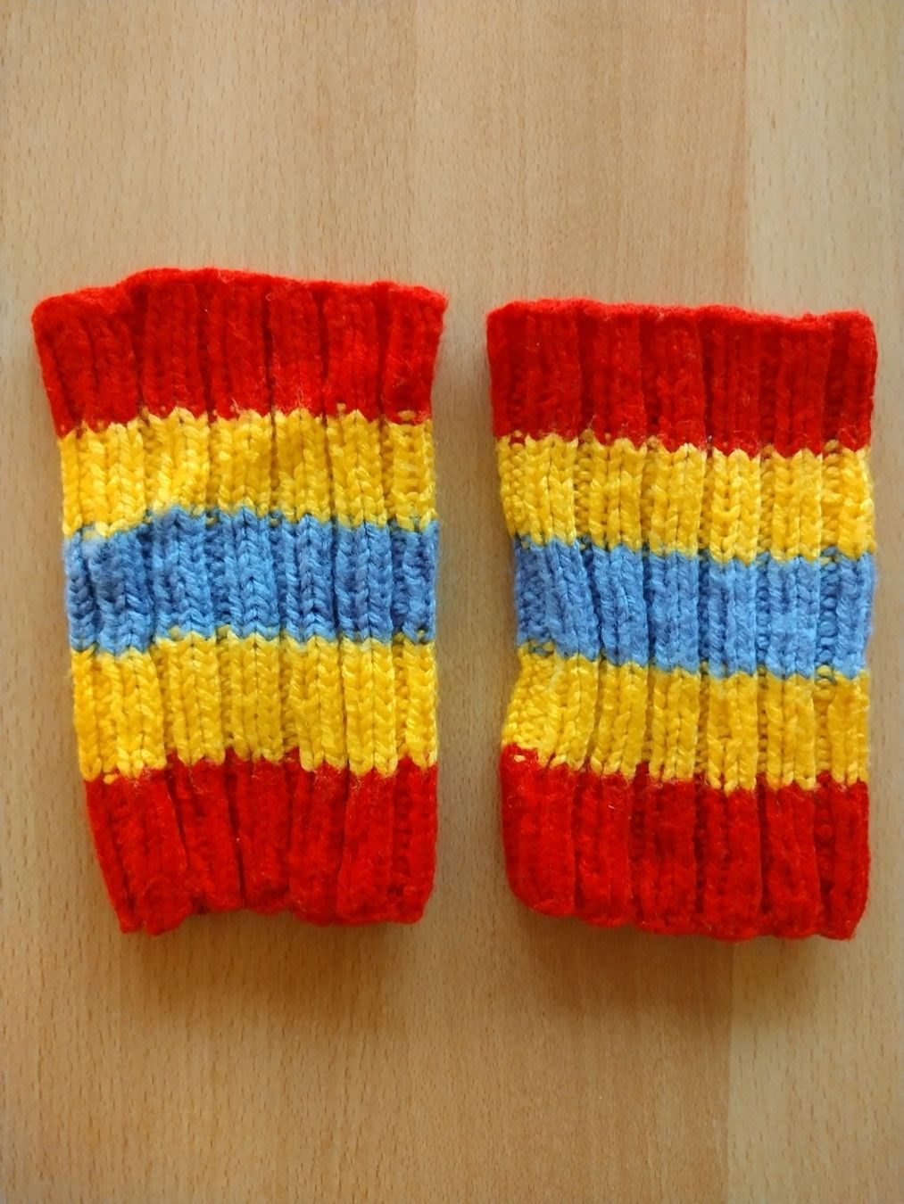 Guanti & manicotti: Pulswärmer handgestrickt – Usato da Jona venduto da Argus36 1