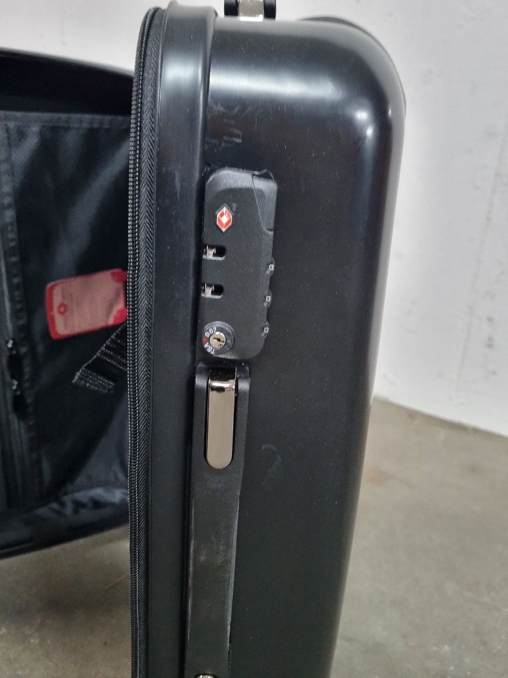 Valigie & Borse: Neuwertiger Trolley/Koffer, Hartschale, Schwarz – Nuovo (secondo la descrizione) da Nottwil venduto da Janny77 6
