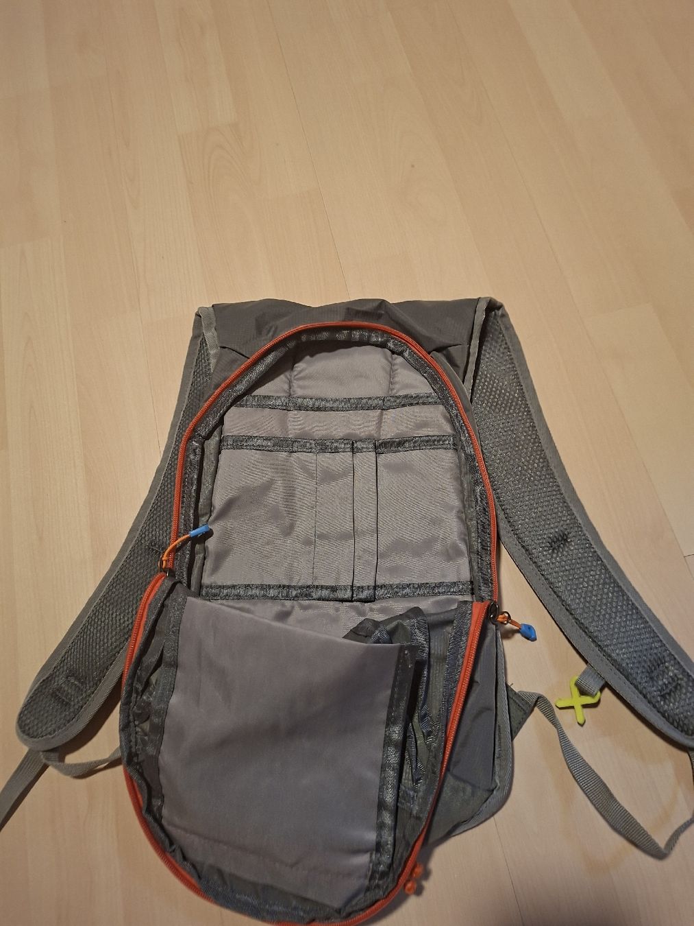 Zaini: Trudge Men Wanderrucksack, Grau/Orange, neuwertig! – Nuovo (secondo la descrizione) da Unterbäch VS venduto da Nifadi 1