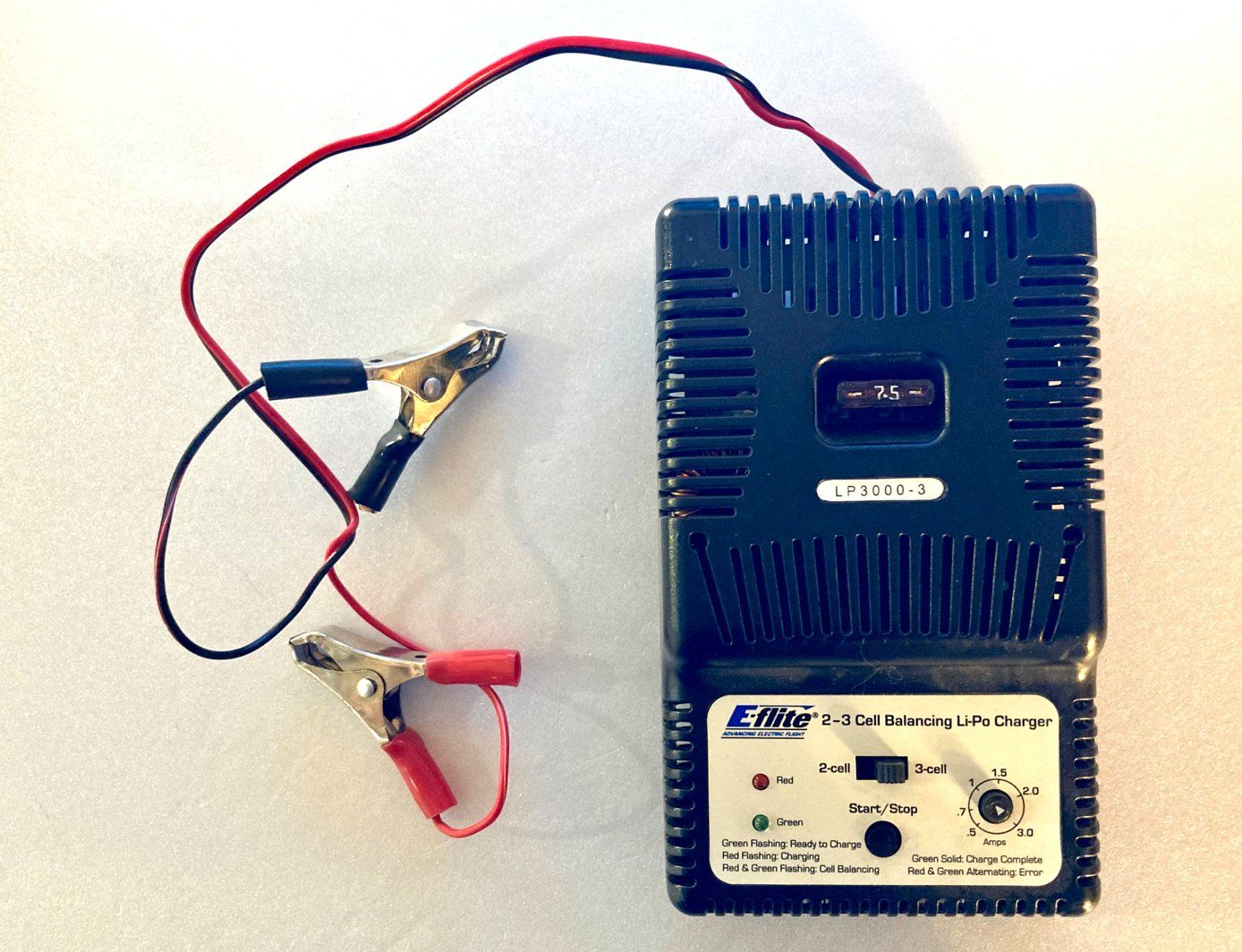 E-Flite Batterie, Caricabatterie & Alimentatori: Chargeur 2-3S LiPo Equilibreur 0.5-3A Eflite - EFLC3010 – Usato da Lausanne venduto da Techobby 1