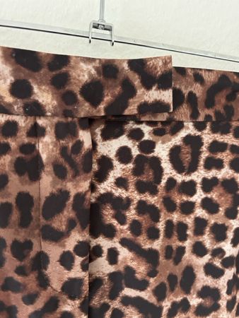 Hose mit Leopardenmuster, neuwertiger Zustand