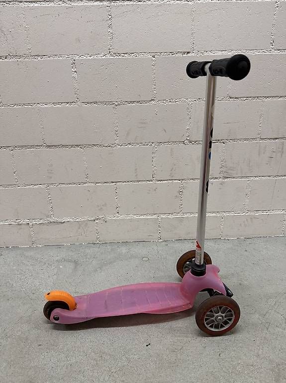 Kickboard: Original Micro Mini Kinderroller rosa – Usato da Binningen venduto da movalo
