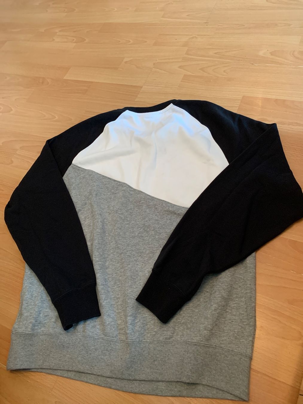Nike Maglioni & Felpe: Joli pull Nike taille L neuf – Usato da MEYRIN venduto da Gwendo10 1