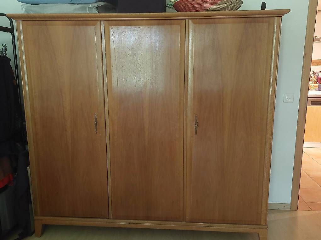 Armadi: Schöner alter Kleiderschrank -Holz – Usato da Bern venduto da dor_qj8q 2