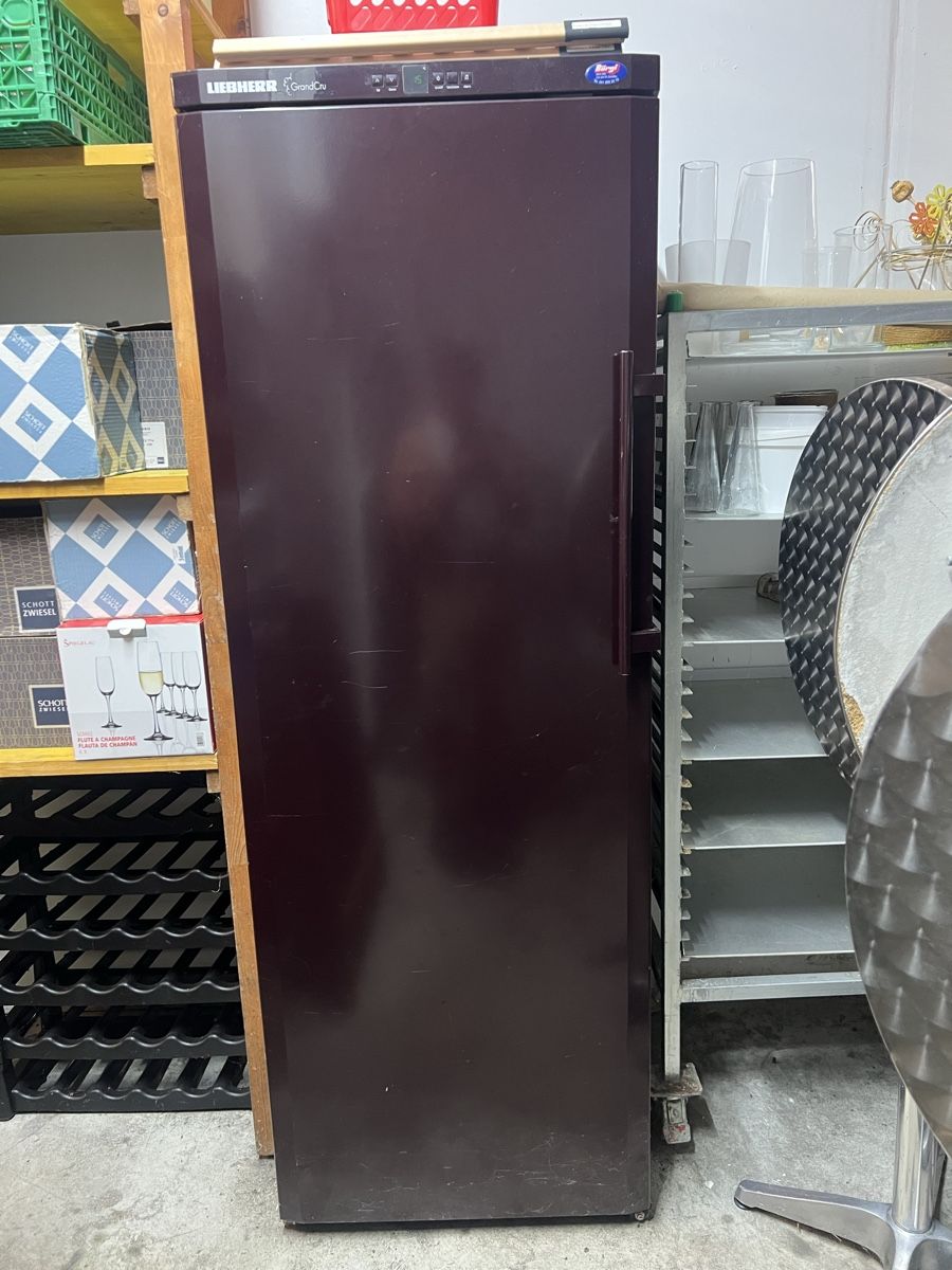 Schränke: Weinschrank – Gebraucht aus Kleinwangen von Too_NI
