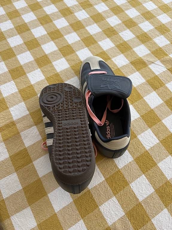 Scarpe da donna: Adidas Sneaker neu Grösse 37 1/3 – Usato da bottmingen venduto da ladina12 2