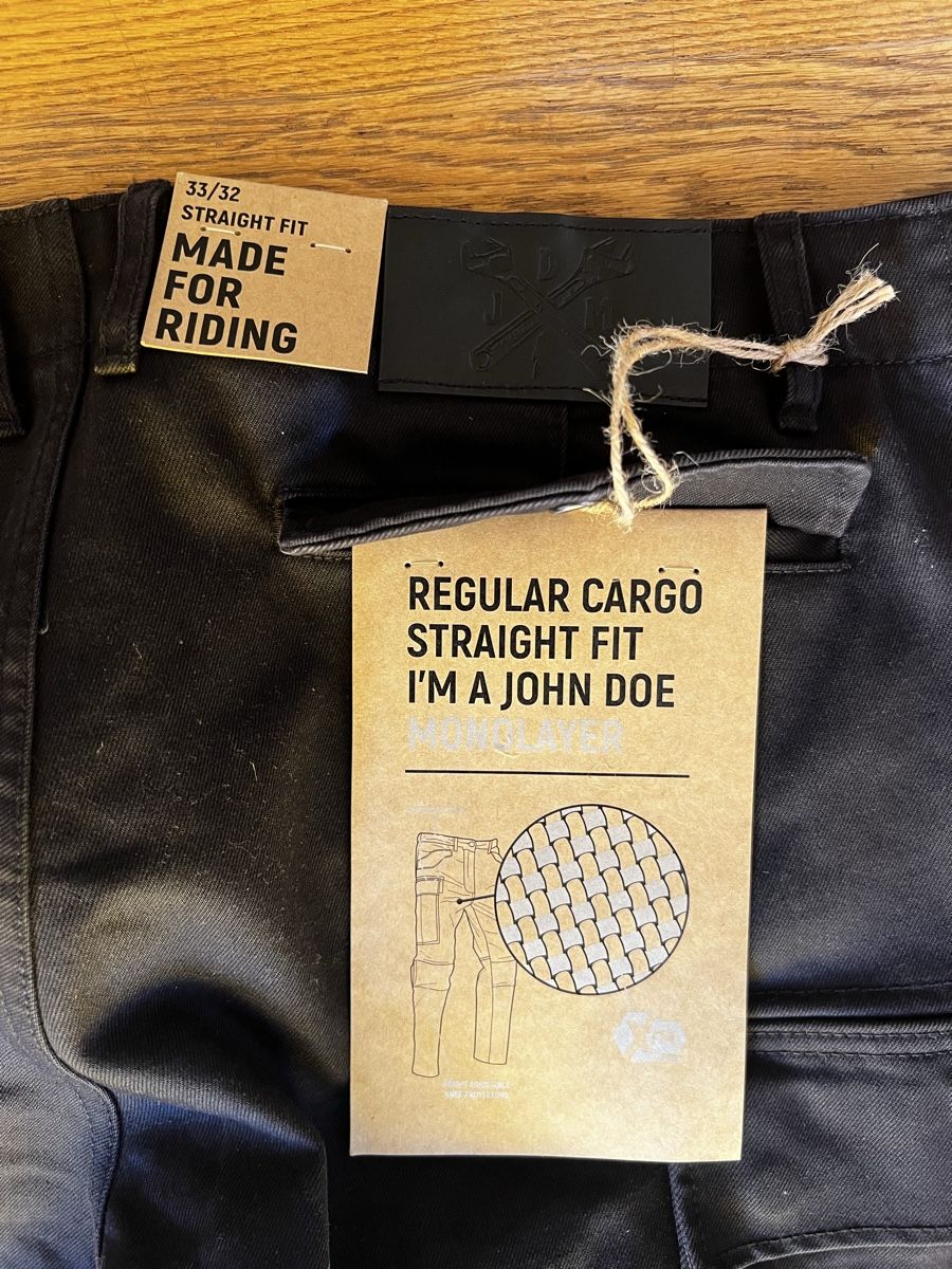 John Doe Hosen: John Doe Regular Cargo Mono, Jeans AAA Zertif. 33/32 – Neu und originalverpackt aus Hildisrieden von Chool 2