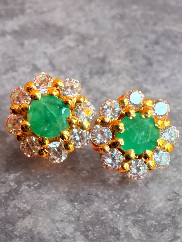 Orecchini pendenti & Orecchini a lobo: Boucles d’oreilles Petite Fleur Émeraude – Nuovo e nell'imballaggio originale da St-Maurice venduto da Sandrinette123 2