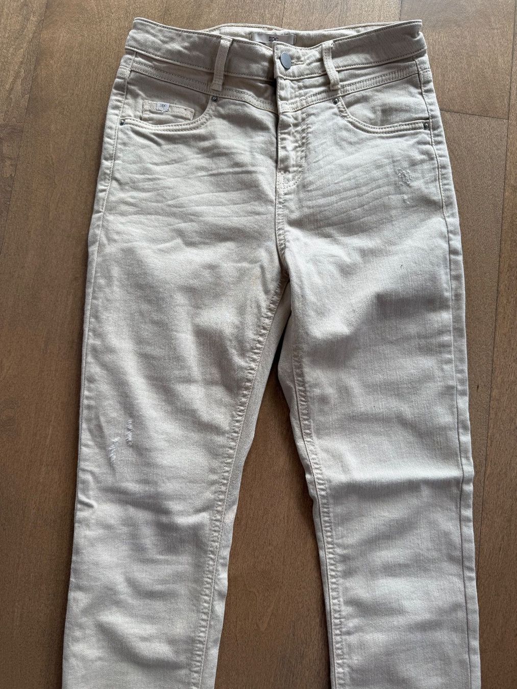 Esprit Jeans: EDC by ESPRIT - hellbeige Jeans mit Used-Effekten Gr. 27/32 – Usato da Meilen venduto da kleisi01 1