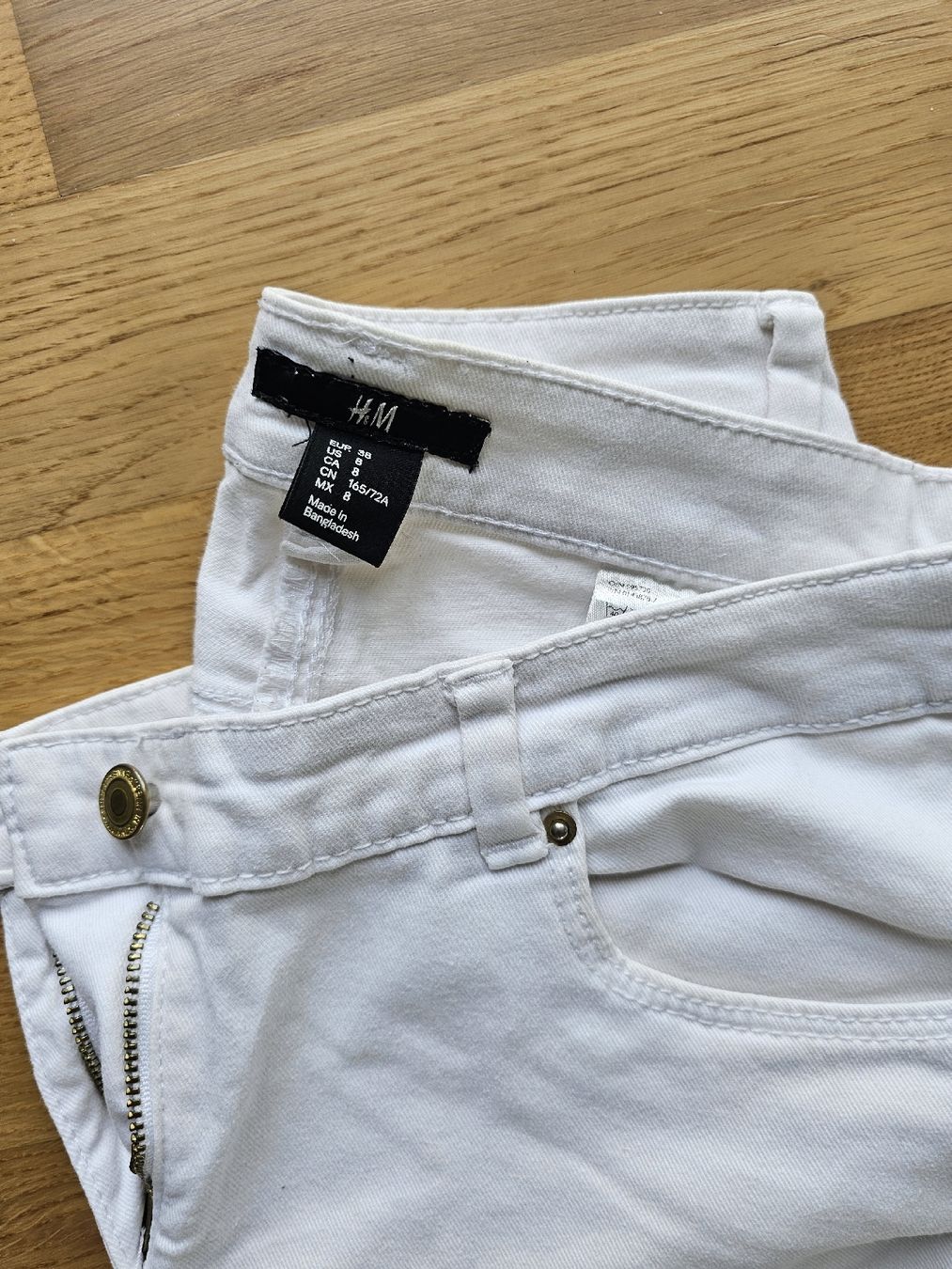 H&M Jeans: Jeans Hose weiß – Usato da Zweidlen venduto da Huba 1