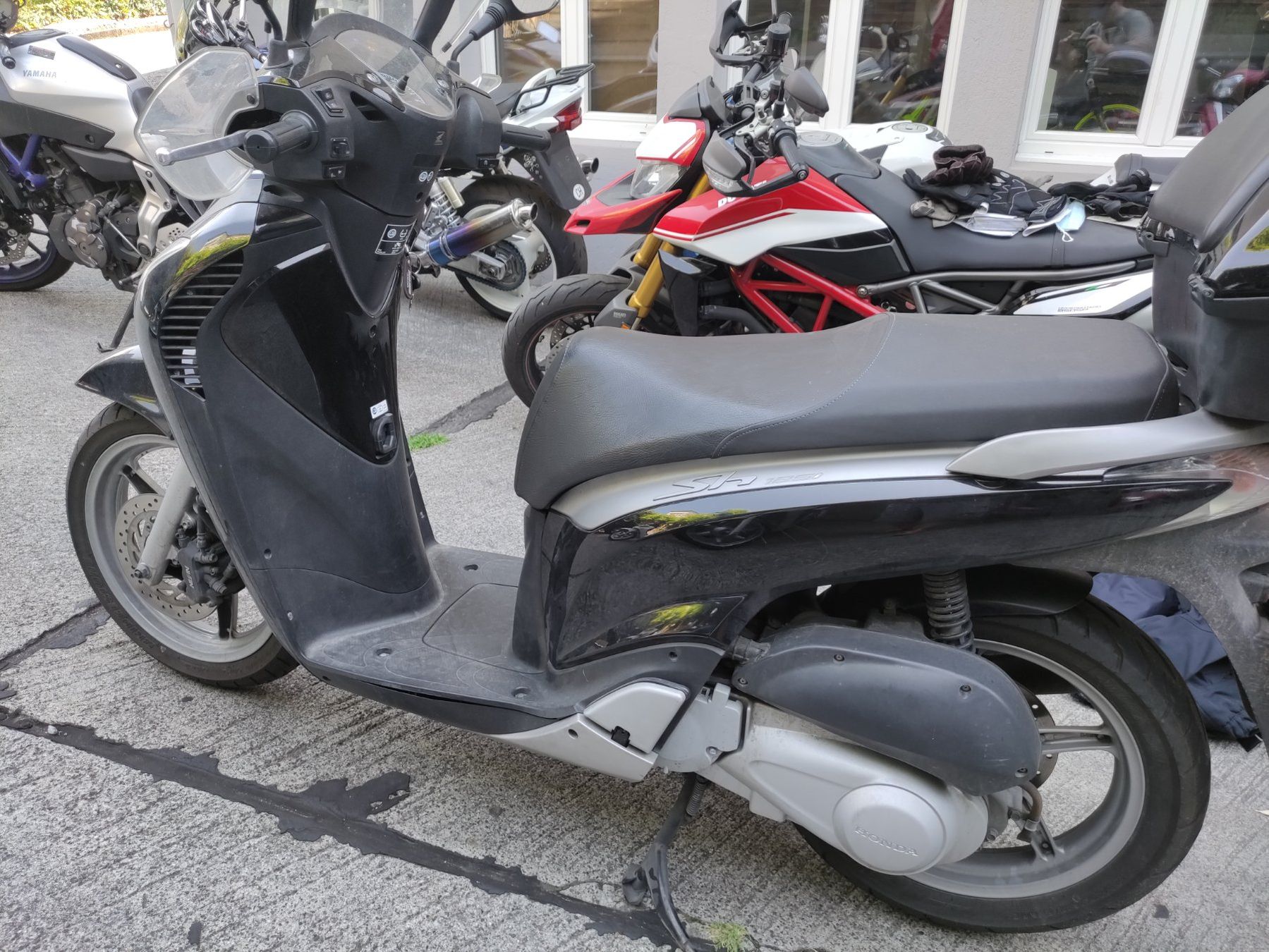 Honda Scooters: Honda SH 125 Roller Schwarz – Défectueux à Männedorf par rbollier