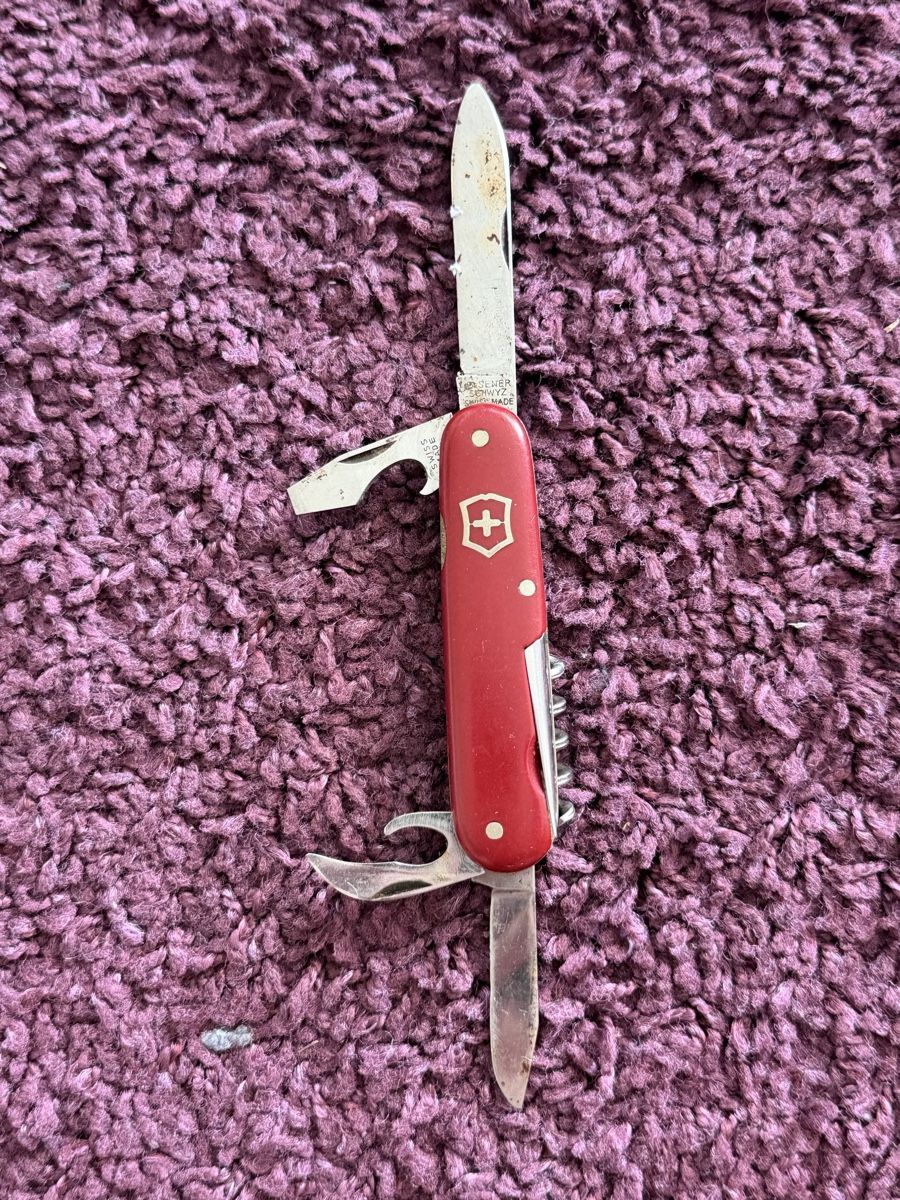 Taschenmesser: Taschenmesser rot Elsener Schwyz  – Defekt aus Lyss von nekoreh