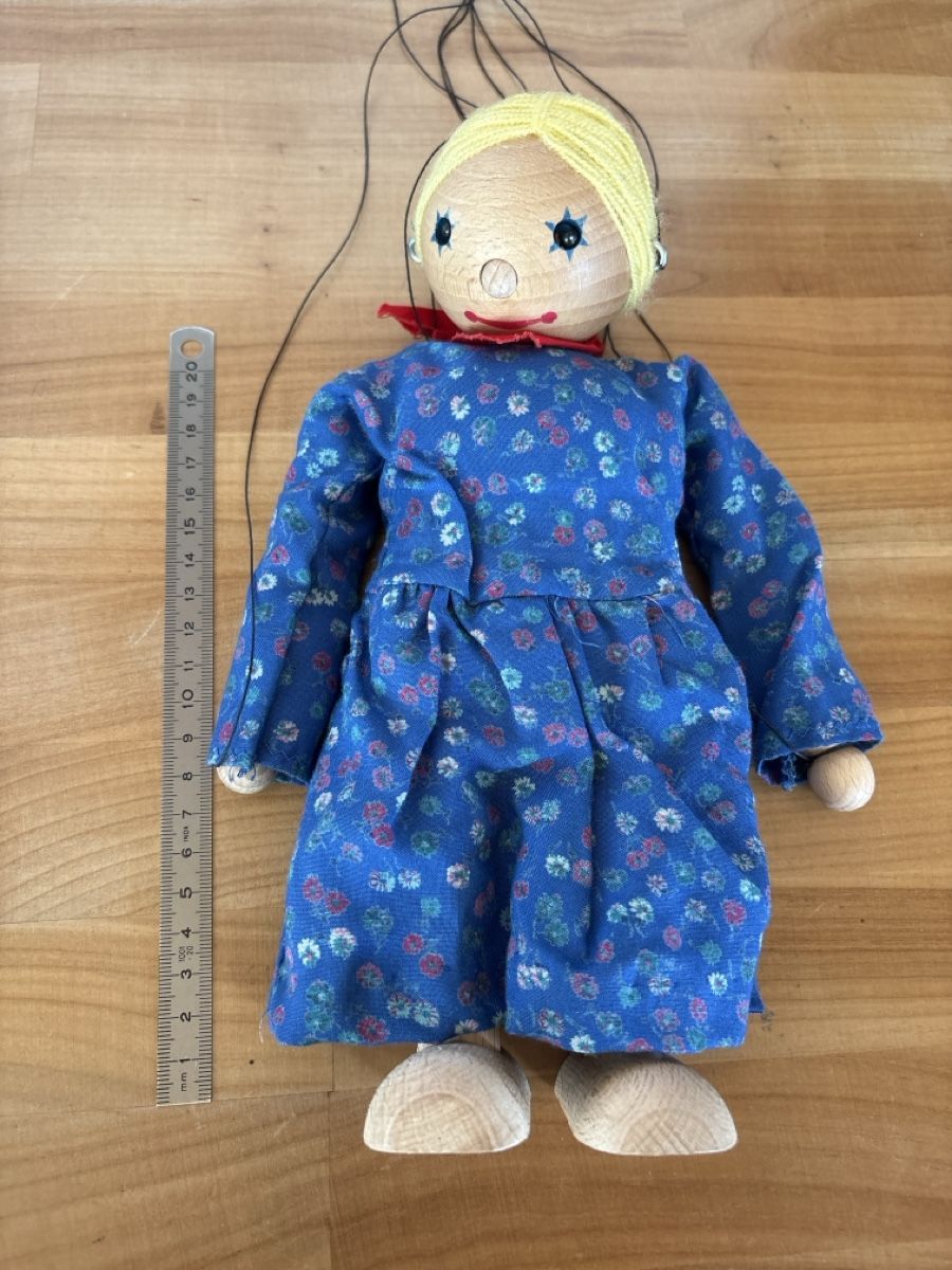 Giocattoli: Marionette Frau aus Holz – Usato da Rümlang venduto da euqinom16 4
