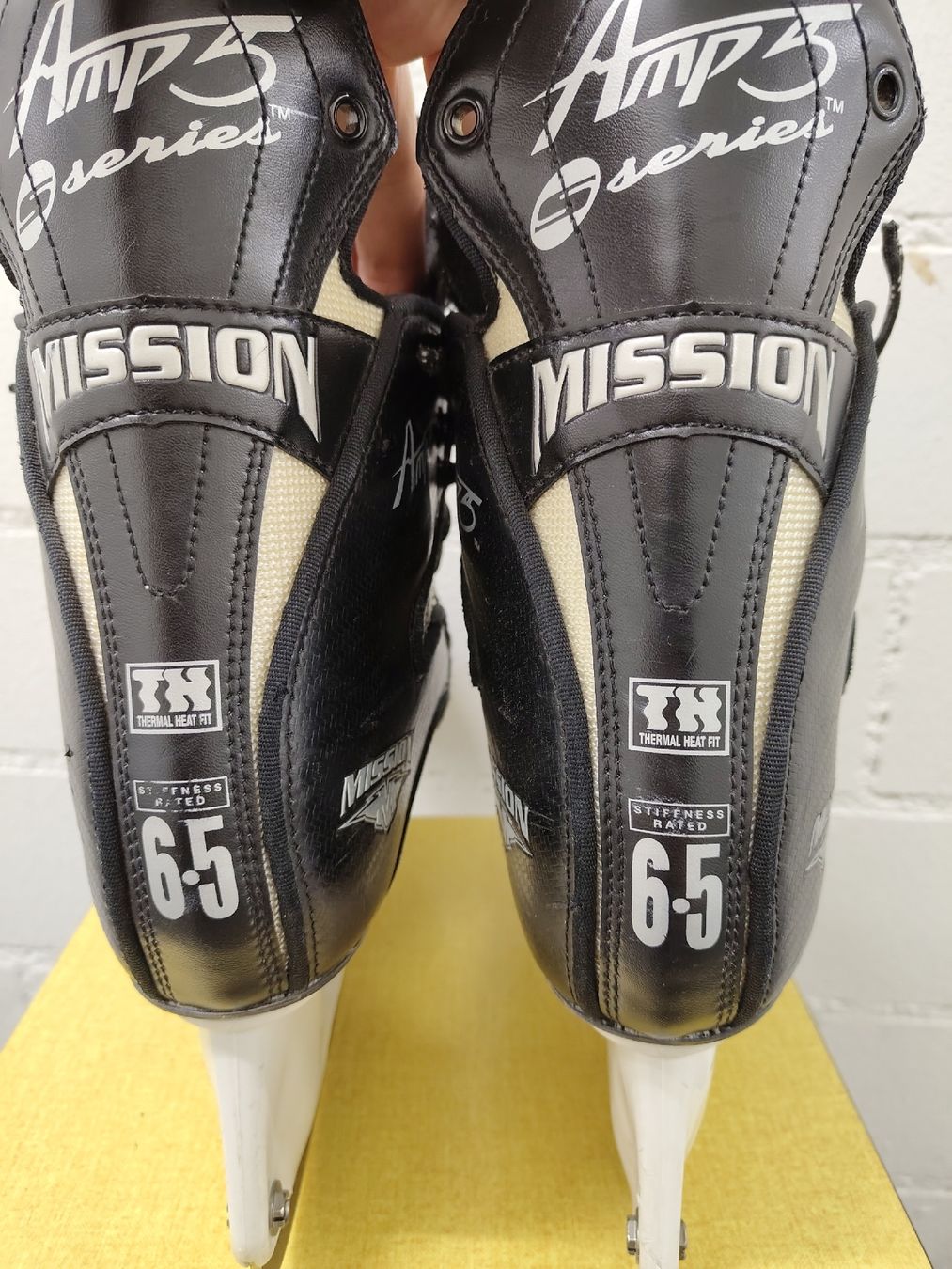 Pattini da ghiaccio: Eishockeyschlittschuhe Mission Amp 5 – Usato da Meilen venduto da vespaverkaeufer74 1