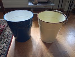2 Emaille Eimer blau und hellgelb 