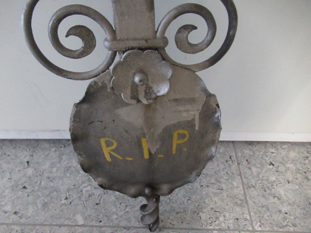 Sculture & Statue: Grabkreuz aus Eisen antik – Usato da Flums venduto da Flumsantik 2