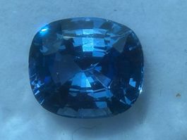 SAPHIR (N)=unbehandeltes,  kornblumenblaues Cushion  2.25cts