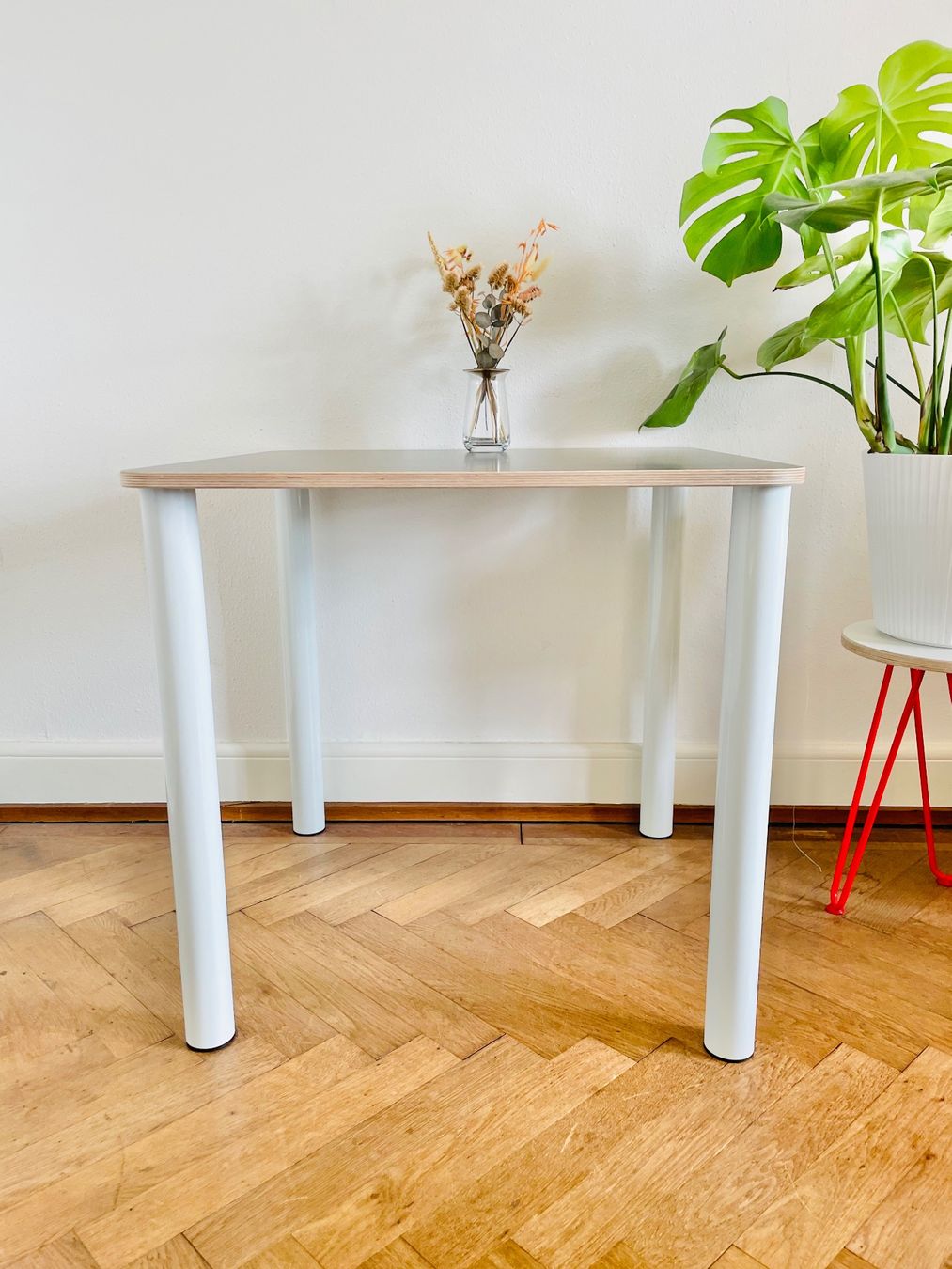 Tavoli: Designer-Tisch. 75 x 75 cm – Nuovo (secondo la descrizione) da Zürich venduto da Design_Studio 1