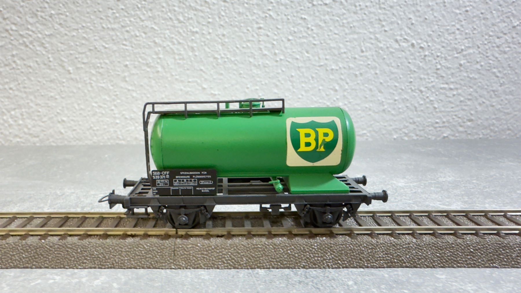 Liliput Modellini di ferrovie: Liliput Kesselwagen BP H0 / DC – Usato da Windlach venduto da Kelebra 4