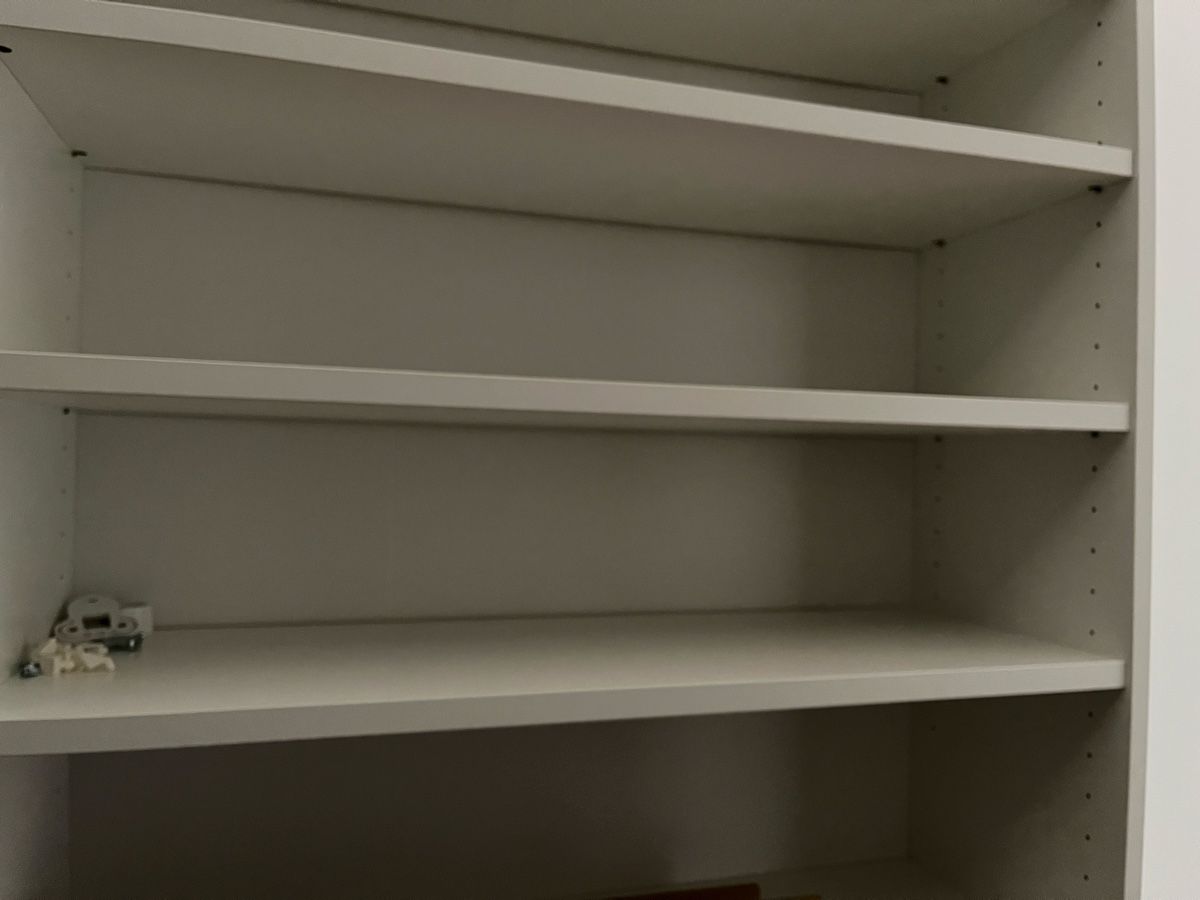 Ikea Armadi: Weisser Schrank von Ikea – Usato da Zürich venduto da cat_rsn7 1