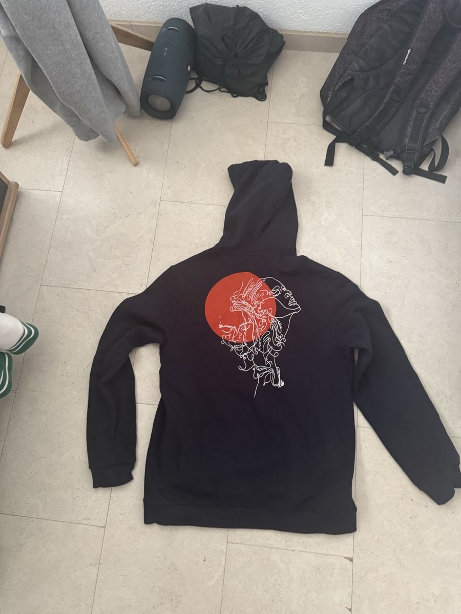 Pullover & Sweatshirts: Schwarzer Kapuzenpullover Grösse L mit Druck – Gebraucht aus Kriens von M0nk3ZPlayZ 1