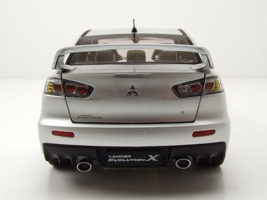 Mitsubishi Modellautos: Mitsubishi Lancer Evo X 2009-2016 silber met.        1:18 – Neu und originalverpackt aus Gerlafingen von espero88 4