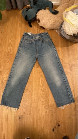Vintage Levi's Jeans mit ausgefranstem Saum, Grösse 26