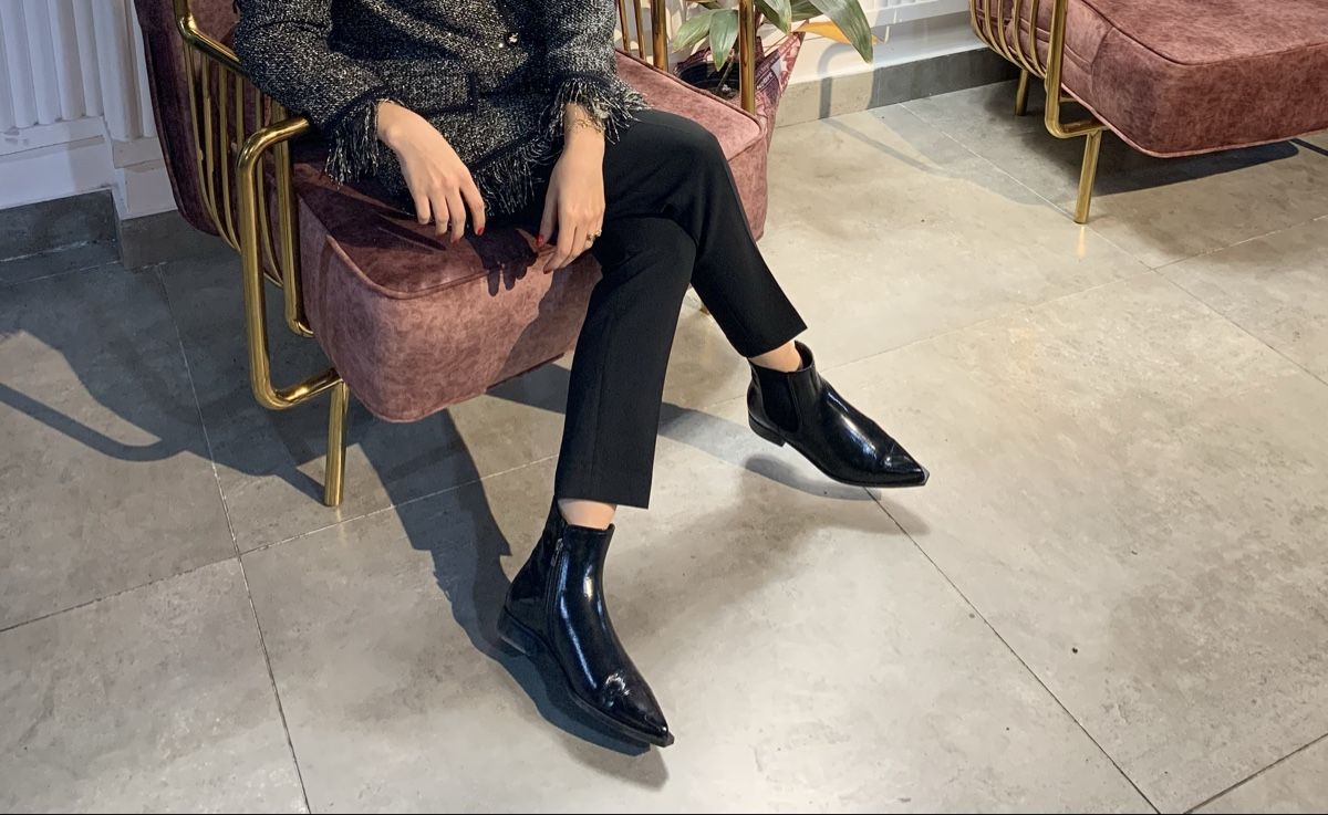 Scarpe da donna: Leather Black Ankle Boots – Nuovo (secondo la descrizione) da Meggen venduto da nik_5g2v