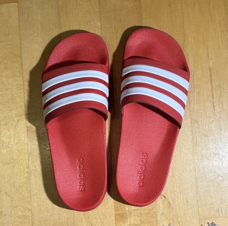 Adidas Adilette Badeschuhe, Rot/Weiss, Grösse 44