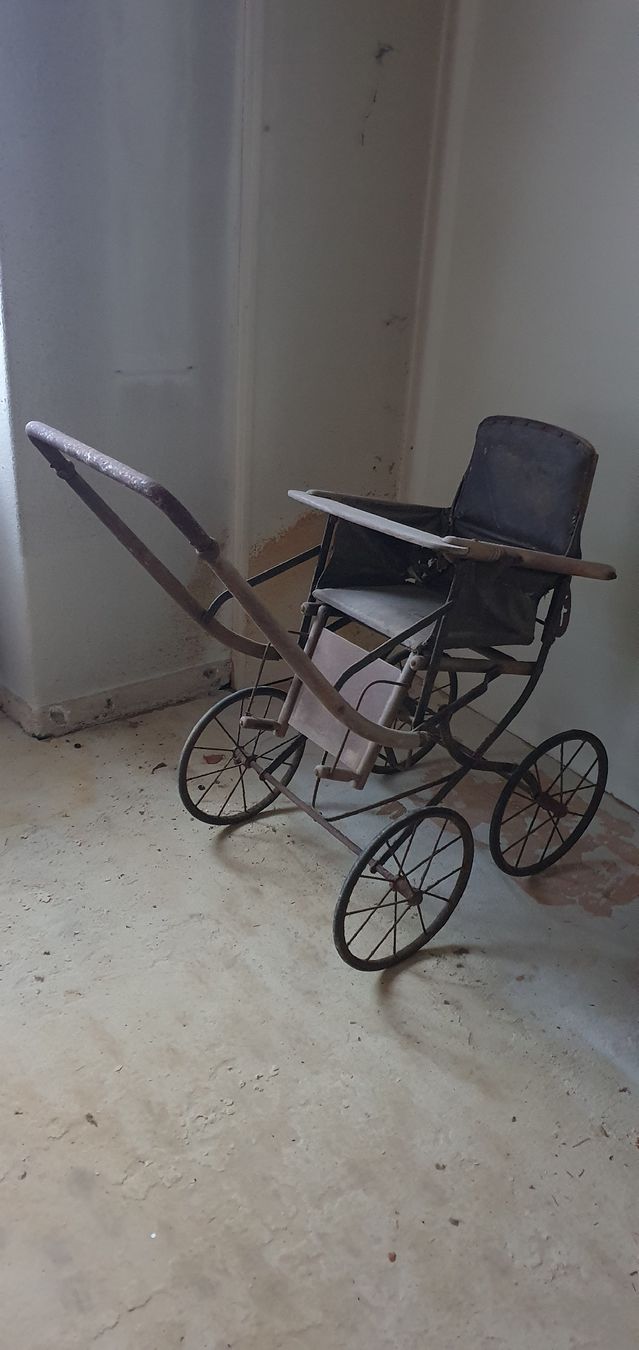 Kinderwagen: Kinderwagen antik – Defekt aus Bözberg von markmcge