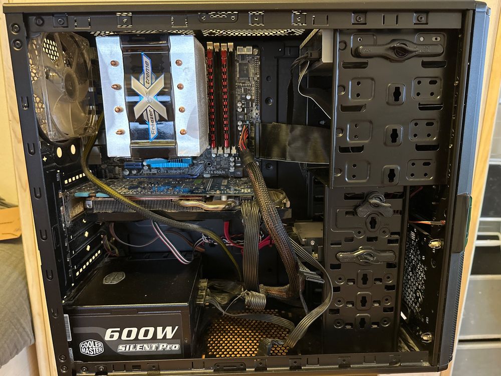 DesktopPC mit Windows 10 / DesktopPC avec Windows 10 Kaufen auf Ricardo