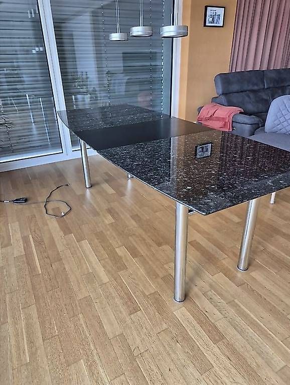 Tavoli: Granit Tisch Schwarz – Usato da Grosshöchstetten venduto da BMC22