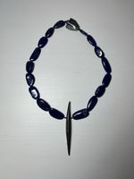 Lapislazuli Kette mit modernem Metallanhänger, tiefblau