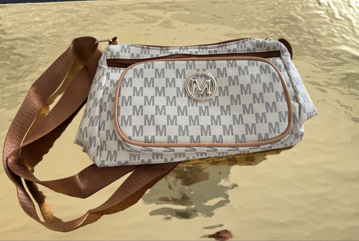 Sacs: Umhängetasche mit M-Logo (neu!) – Neuf (Voir description) à Lachen SZ par artbyblondangel 9
