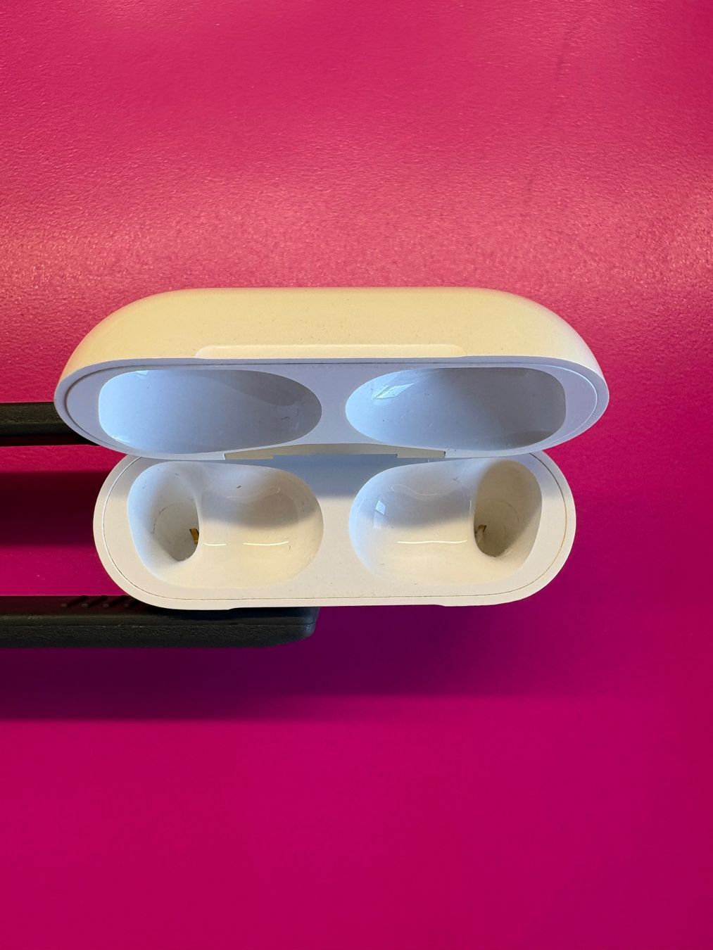 Apple Caricabatterie: Apple AirPods Pro2 charging case (A2968). – Usato da Lausanne venduto da sil_2dxk 3